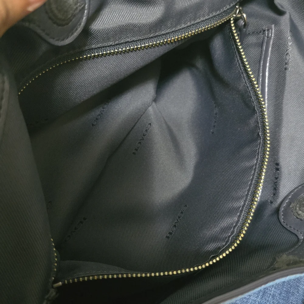 Coach peeling interior